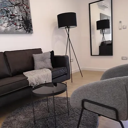 アントアナ アパート フヴァル