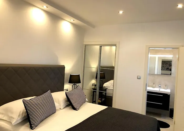 アントアナ * フヴァル