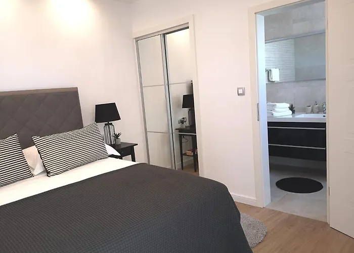 アントアナ * フヴァル