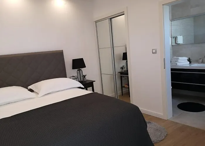 アントアナ フヴァル